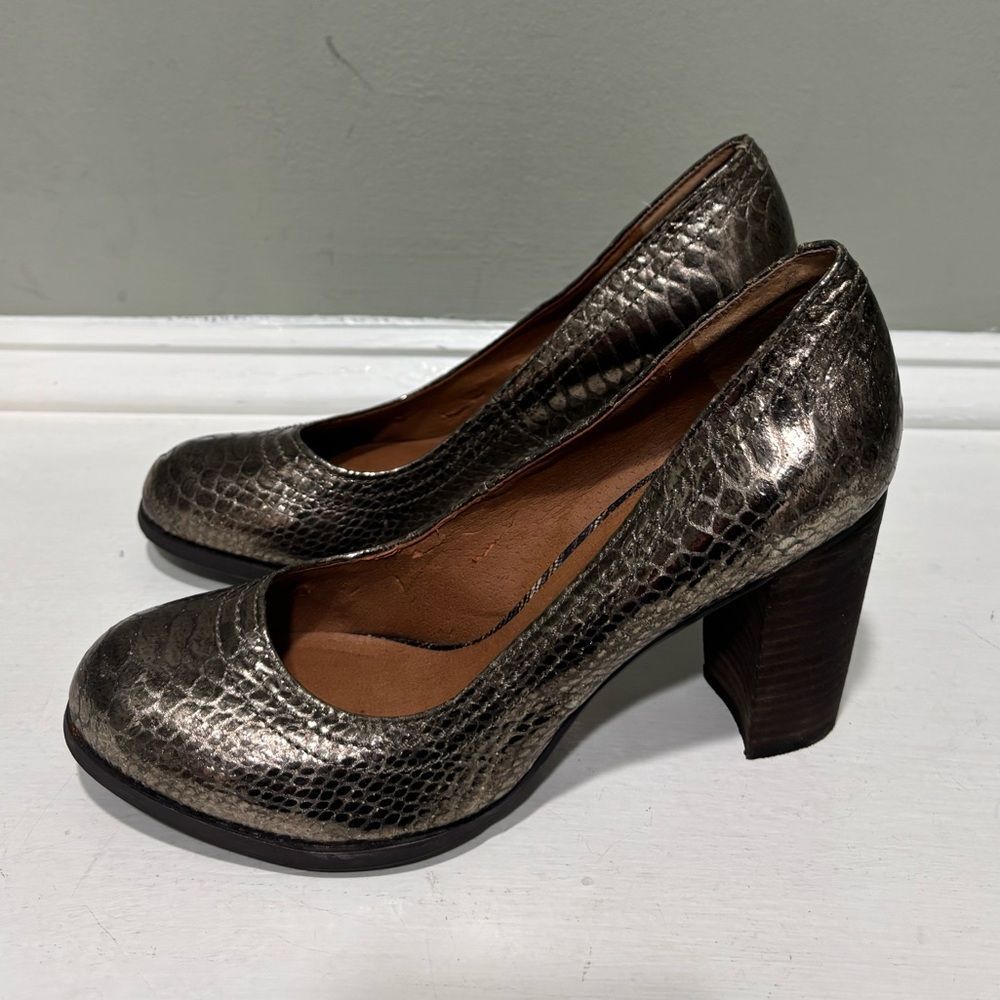 Lucky Blue Jeans America  Block High Heel Silver/Gold Metallic Dress Shoes- 6.5